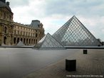 Com a imagem das pirmides em frente ao Museu do Louvre - Paris, Frana, o Professor pode mostrar a relao entre elementos da Matemtica e do cotidiano. 