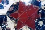Imagem virtual de um poliedro obtida a partir de um caleidoscpio. Aqui vemos um pequeno dodecaedro estrelado virtual. 