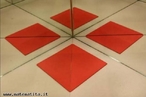 Imagens virtuais de quadrados obtida a partir de um objeto triangular em um caleidoscpio. 